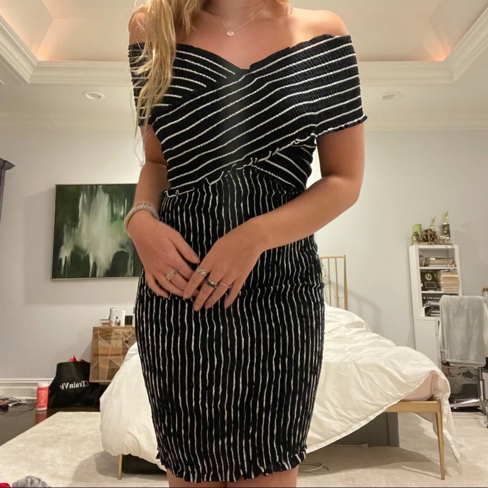 🖤OLIVE SCENT DRESS🖤 - Picture 1 of 3